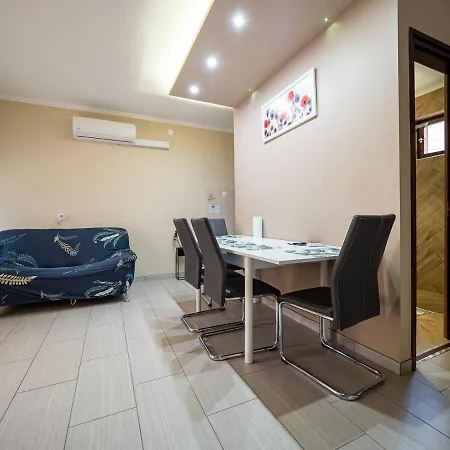 Pipacsos Vendeghazak Διαμέρισμα