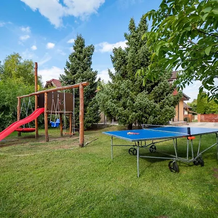 Pipacsos Vendeghazak *