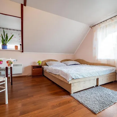 Pipacsos Vendeghazak Διαμέρισμα *