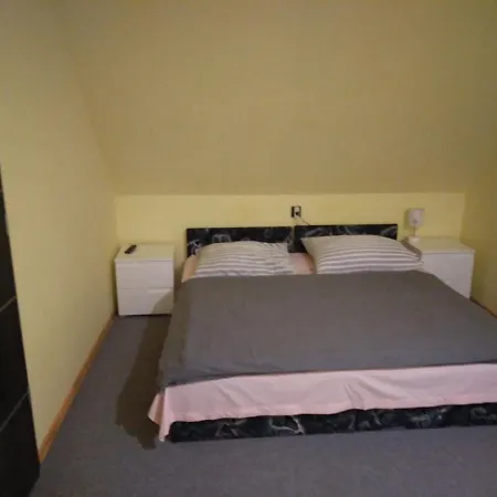 Pipacsos Vendeghazak Apartament