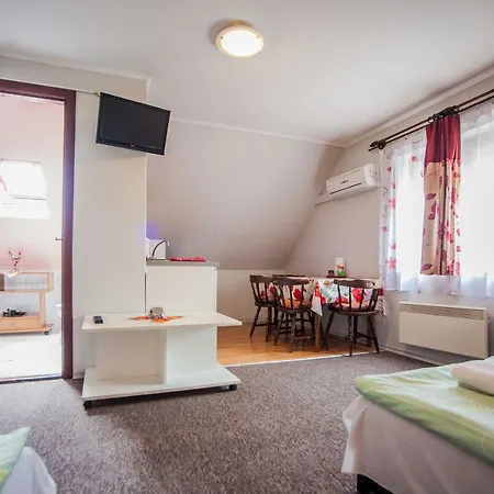 Pipacsos Vendeghazak Διαμέρισμα