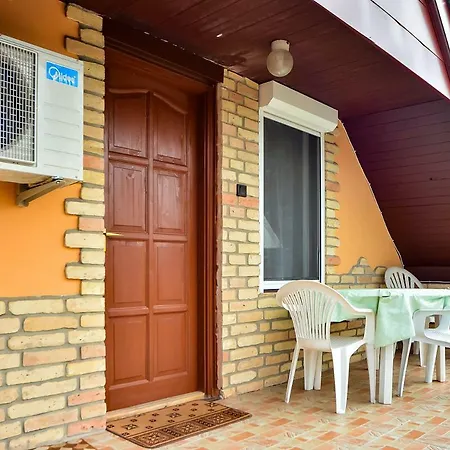 Pipacsos Vendeghazak Διαμέρισμα