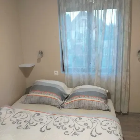 Pipacsos Vendeghazak Διαμέρισμα