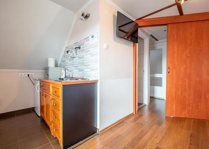 Pipacsos Vendeghazak *