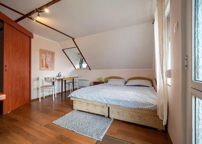 Apartament Pipacsos Vendeghazak *
