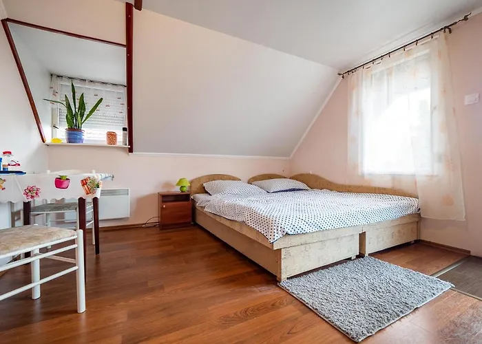 Pipacsos Vendeghazak Lejlighed *