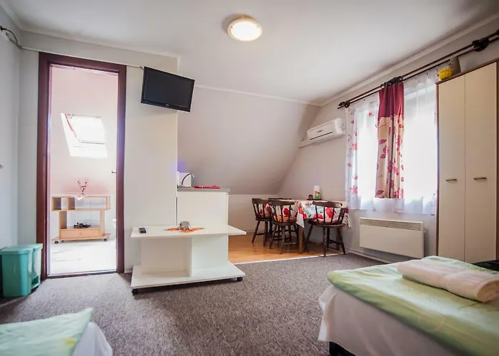 Pipacsos Vendeghazak Apartament