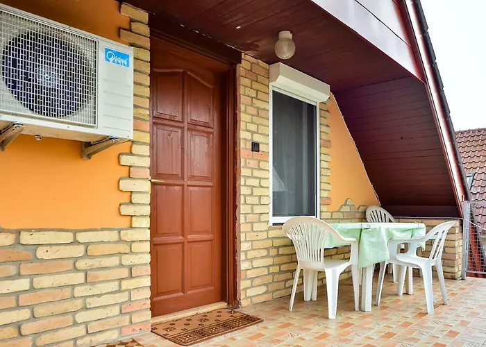 Pipacsos Vendeghazak Apartament